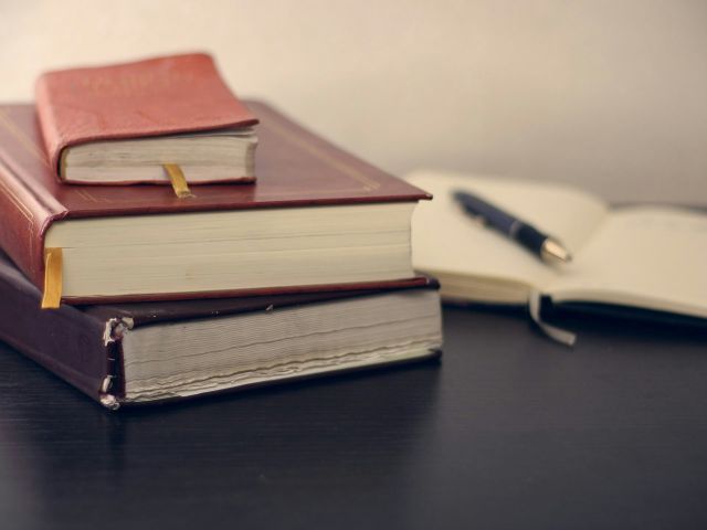 Hiring your first employee in NSW? Avoid Fair Work risks with this legal checklist covering contracts, awards, superannuation, classification, and day-one obligations.